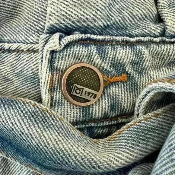 MC 1975 NWOT HIGH-WAIST Denim Belted Paper Bag Style Shorts Size 40/8 - Picture 7 of 8